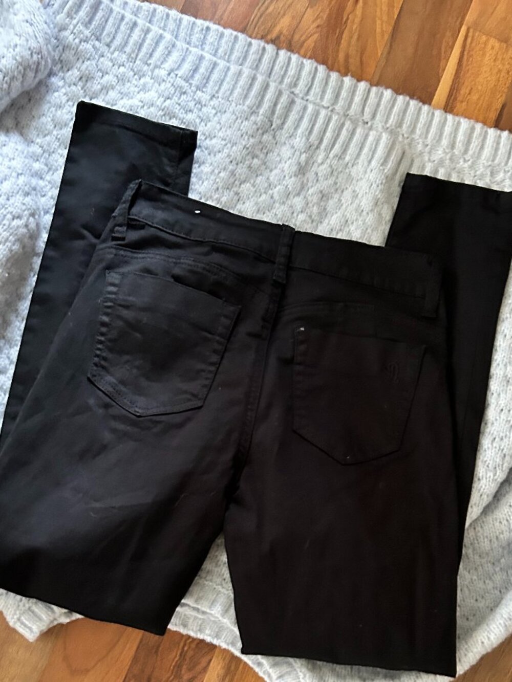 size 3 / 4 womans black jeans denim pants jean three four VIP distressed